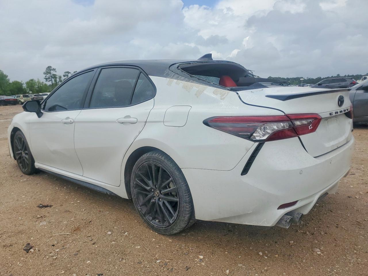 2021 Toyota Camry Xse V6 - Image 2