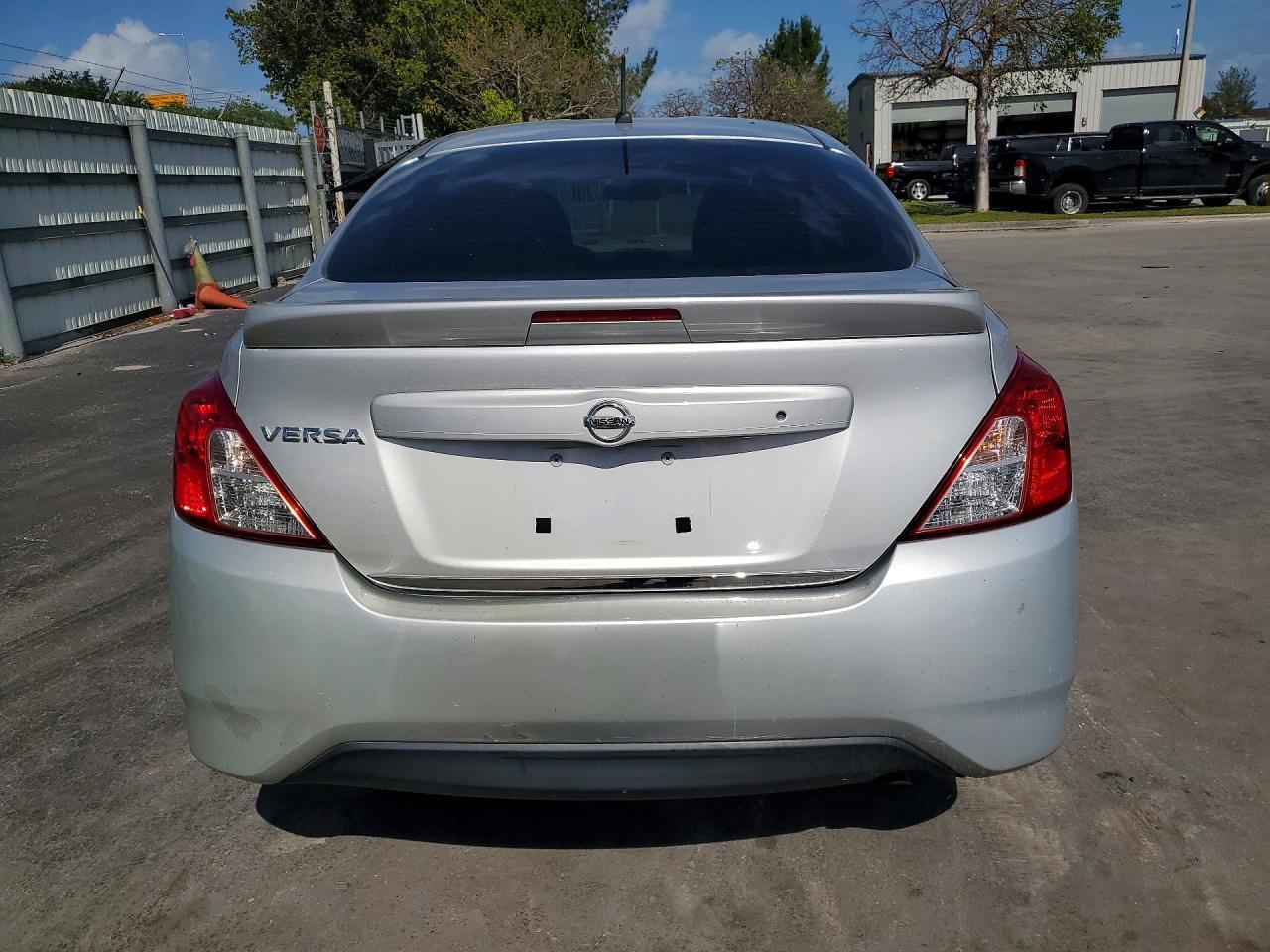 2018 Nissan Versa S Plus - Фото 6