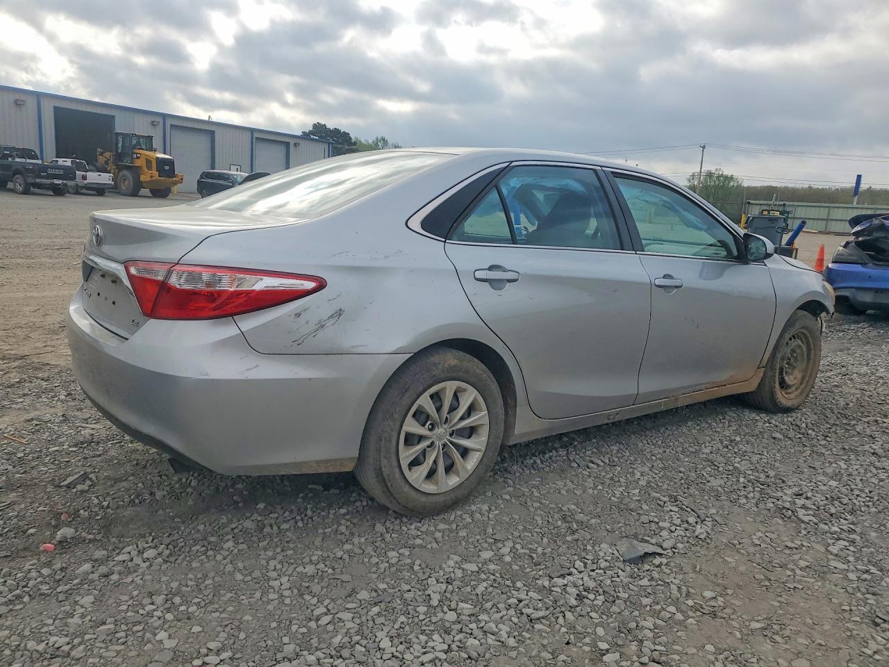 2015 Toyota Camry Le - Фото 3
