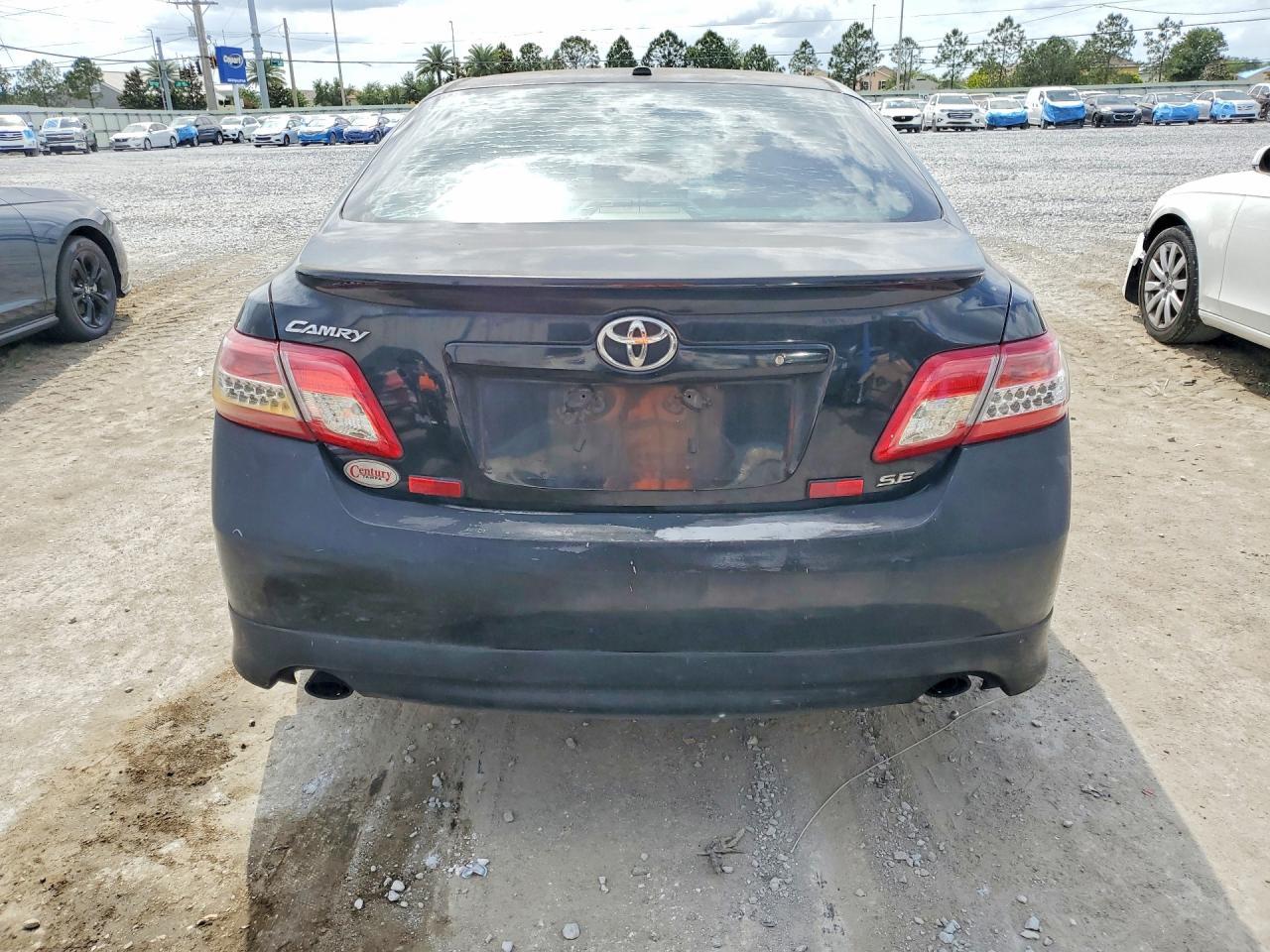 2010 Toyota Camry Se - Image 6