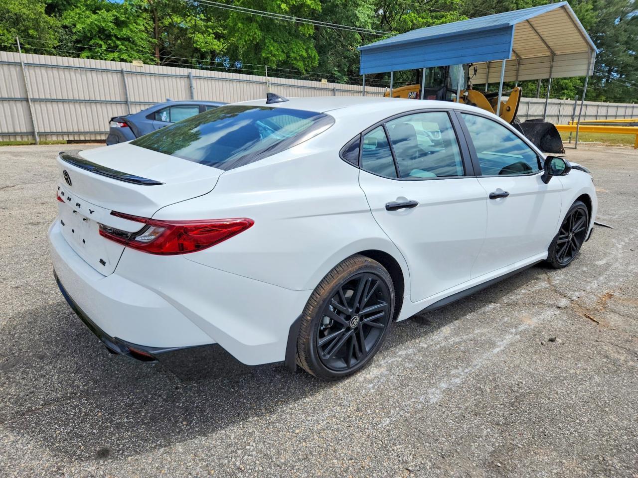 2026 Toyota Camry Nightshade - Фото 3