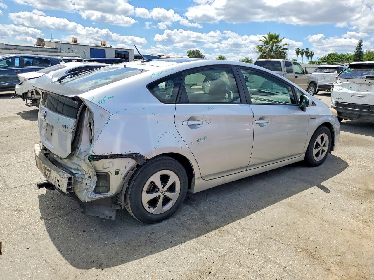 2014 Toyota Prius Three - Фото 3