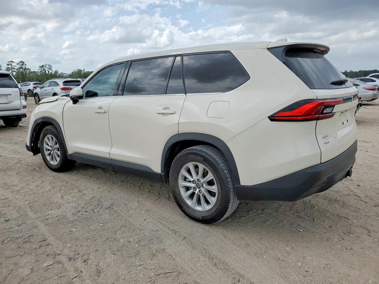 2024 Toyota Grand Highlander Xle - Image 2