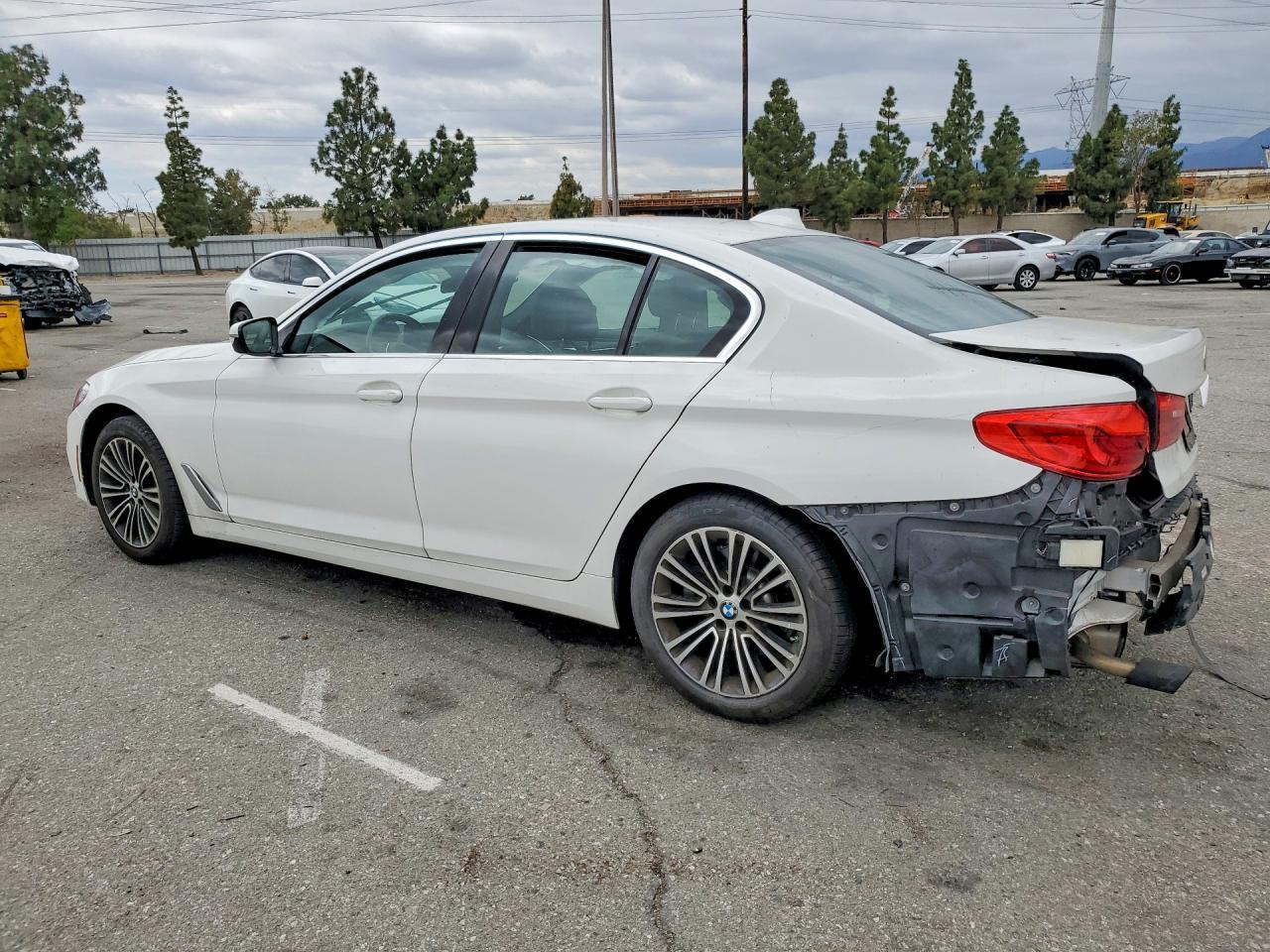 2019 BMW 530 I - Фото 2
