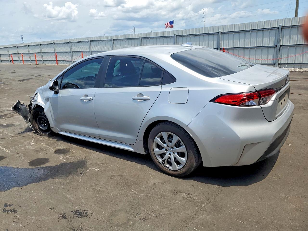 2025 Toyota Corolla Le - Фото 2
