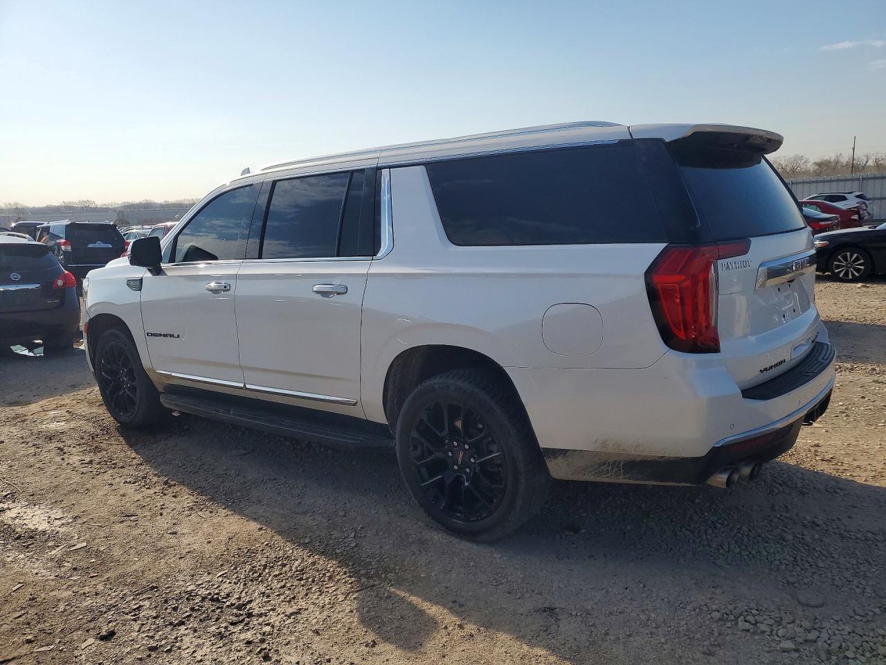 2022 GMC Yukon Xl Denali - Фото 2
