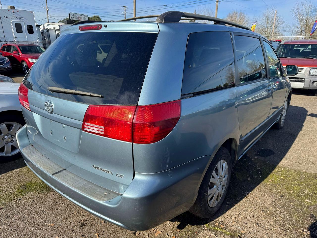2004 Toyota Sienna Le 7 Passenger - Image 4