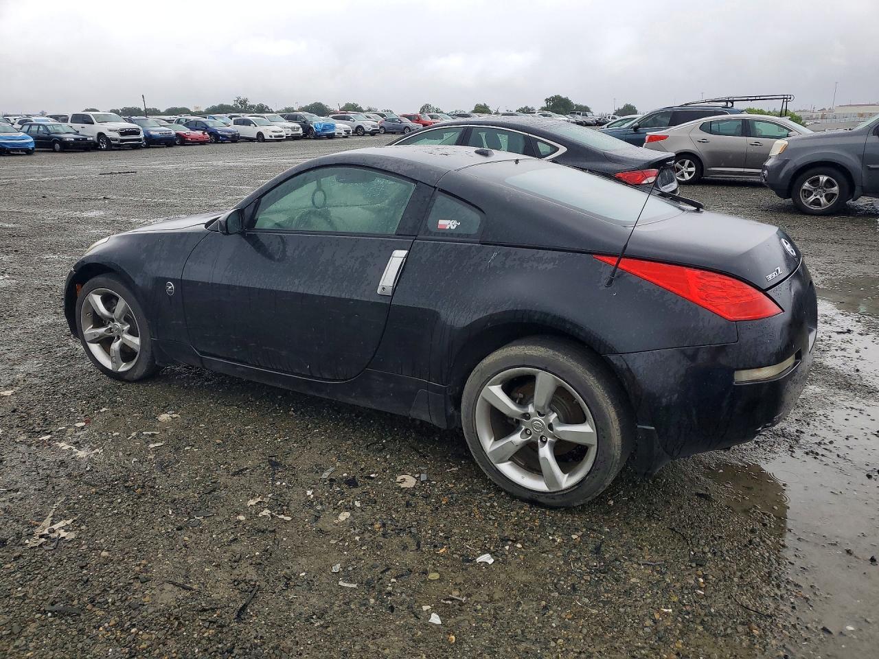 2006 Nissan 350Z Coupe - Image 2