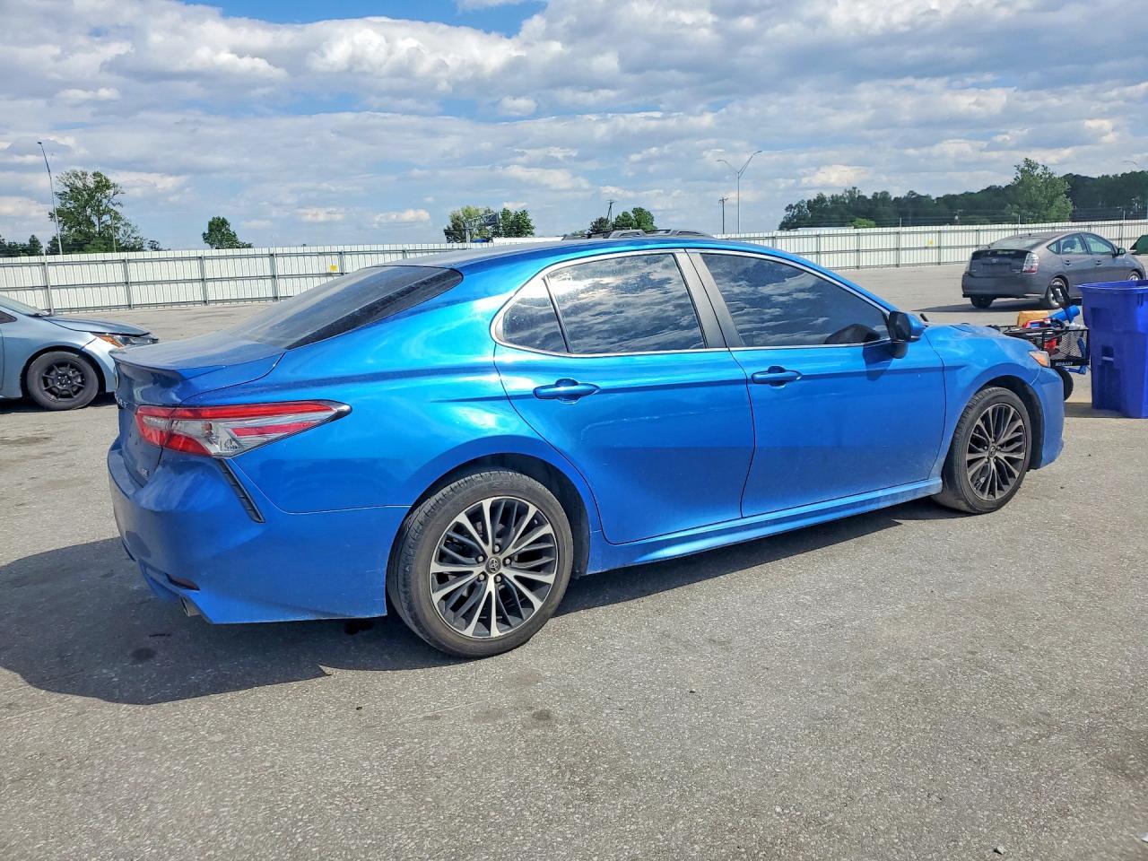 2018 Toyota Camry Se - Фото 3