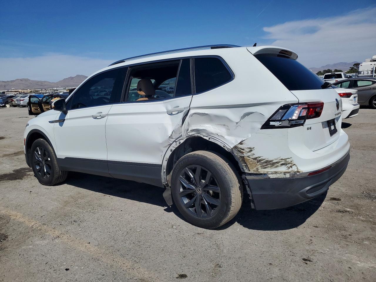 2022 Volkswagen Tiguan Se - Фото 2