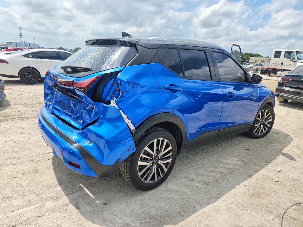 2024 Nissan Kicks Sv - Image 3