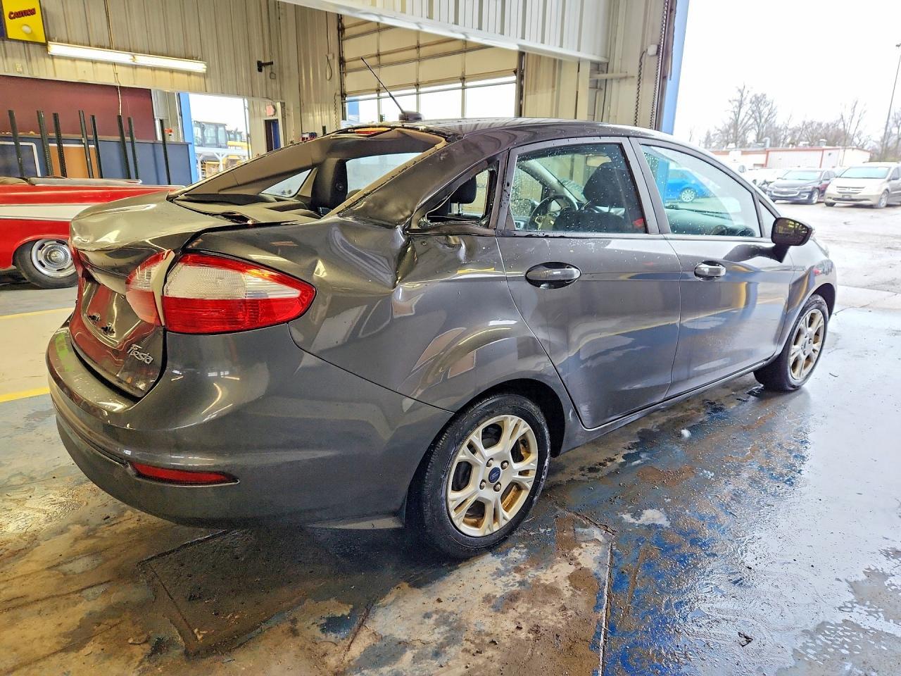 2016 Ford Fiesta Se - Фото 3