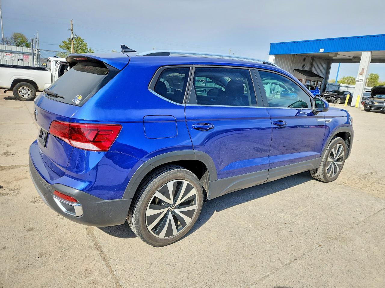 2023 Volkswagen Taos Se - Image 3
