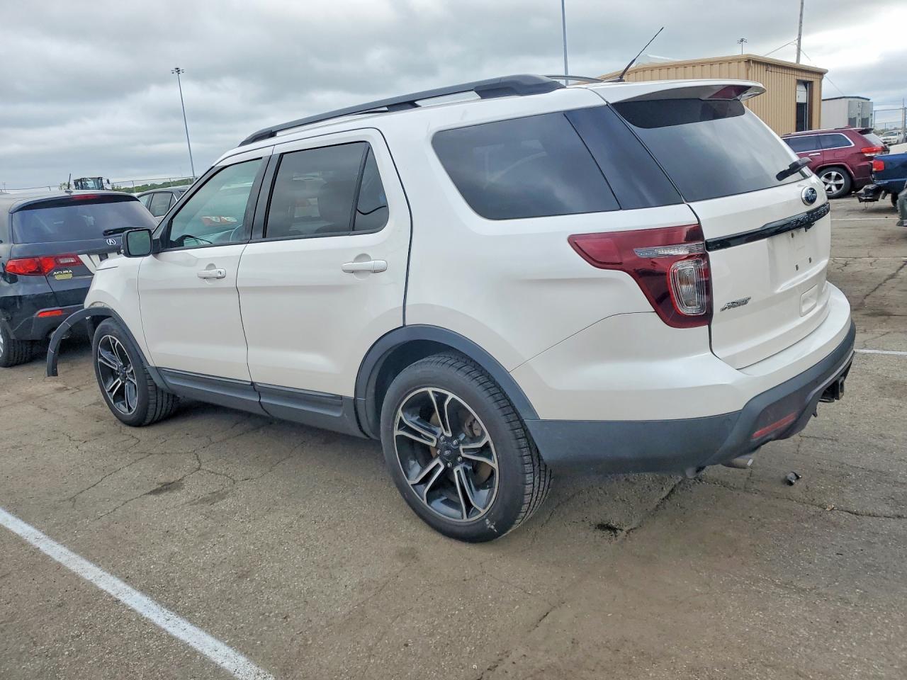 2015 Ford Explorer Sport - Image 2