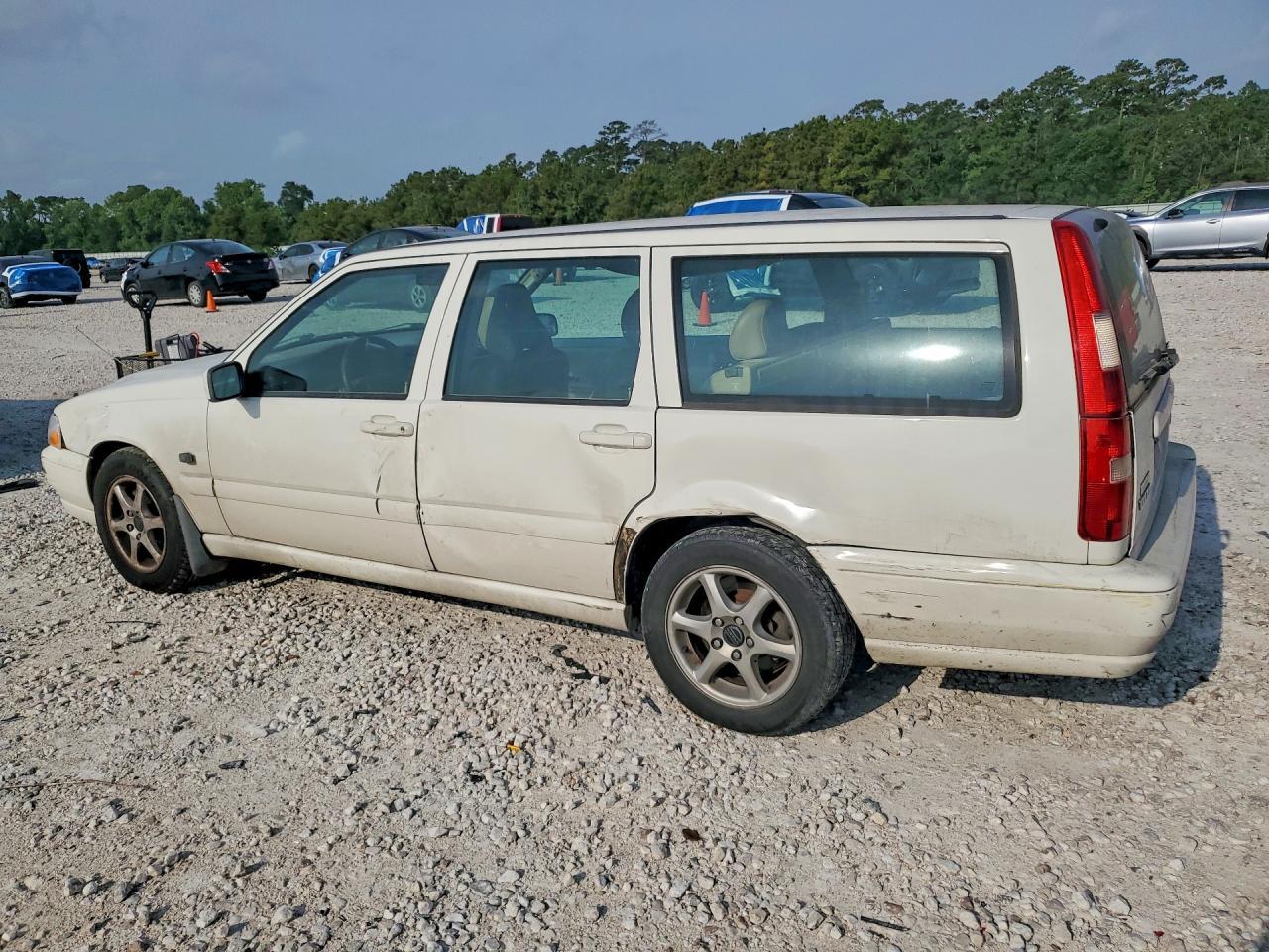 1999 Volvo V70 - Image 2