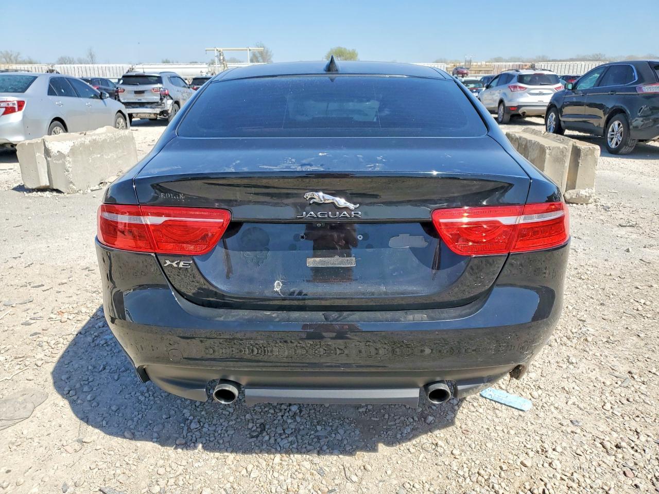 2017 Jaguar Xe Prestige - Фото 6