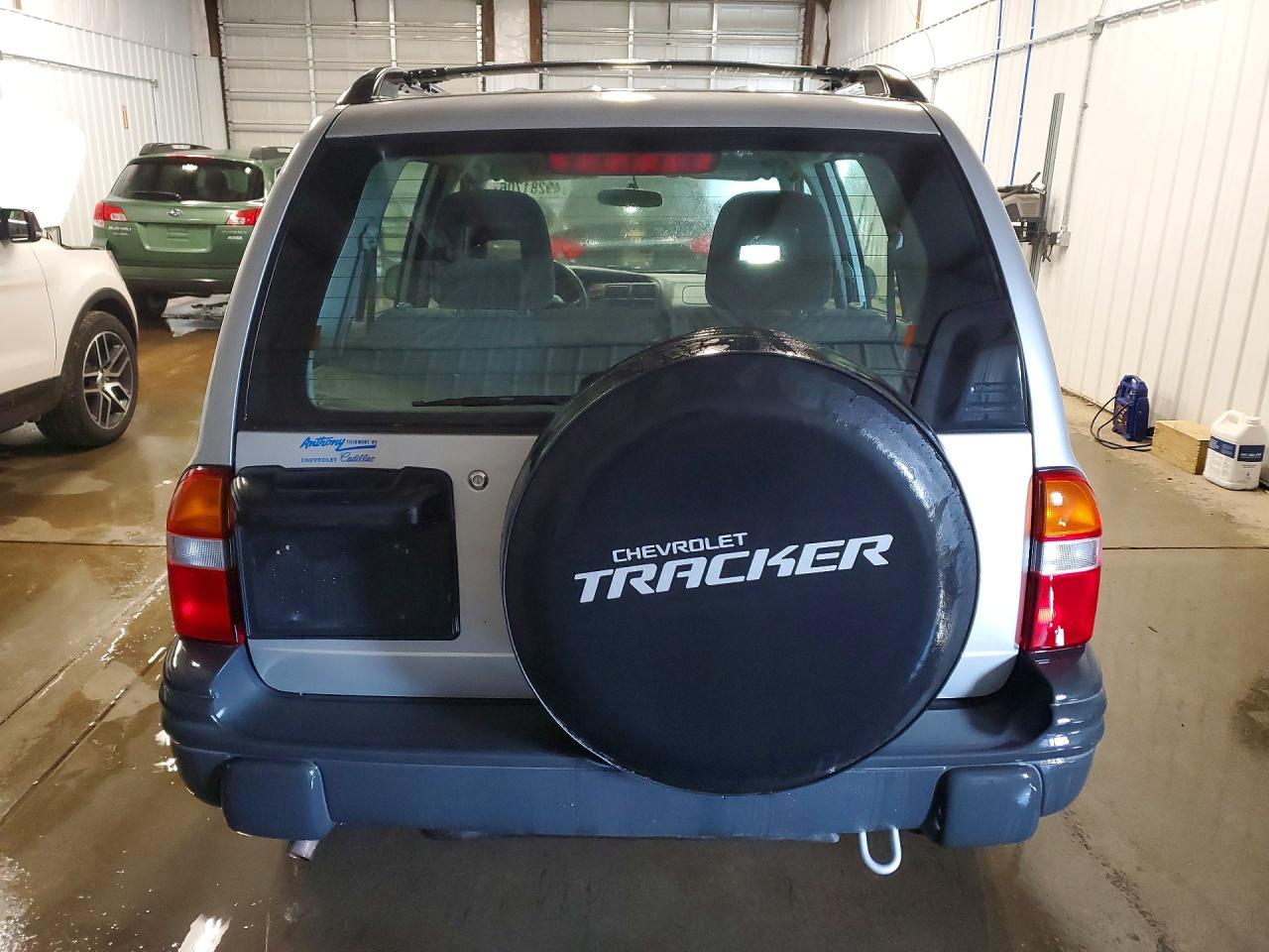 2002 Chevrolet Tracker - Image 6
