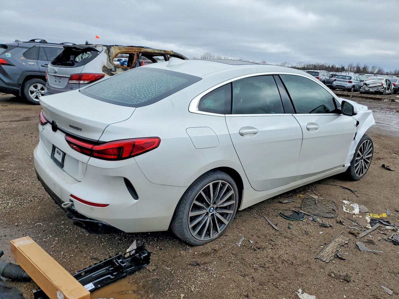 2021 BMW 228Xi - Фото 3