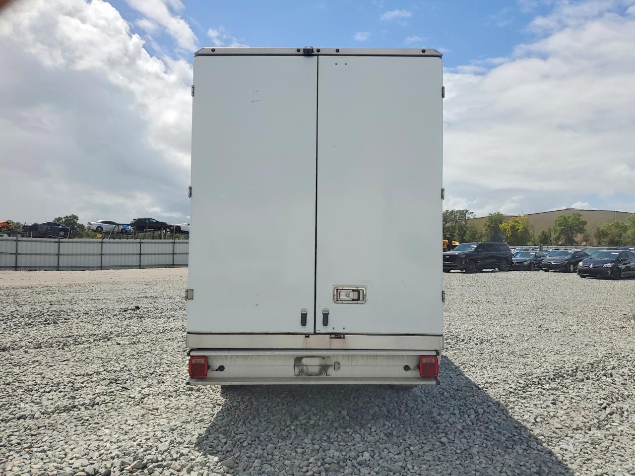 2020 Ford Transit Delivery Truck - Image 6