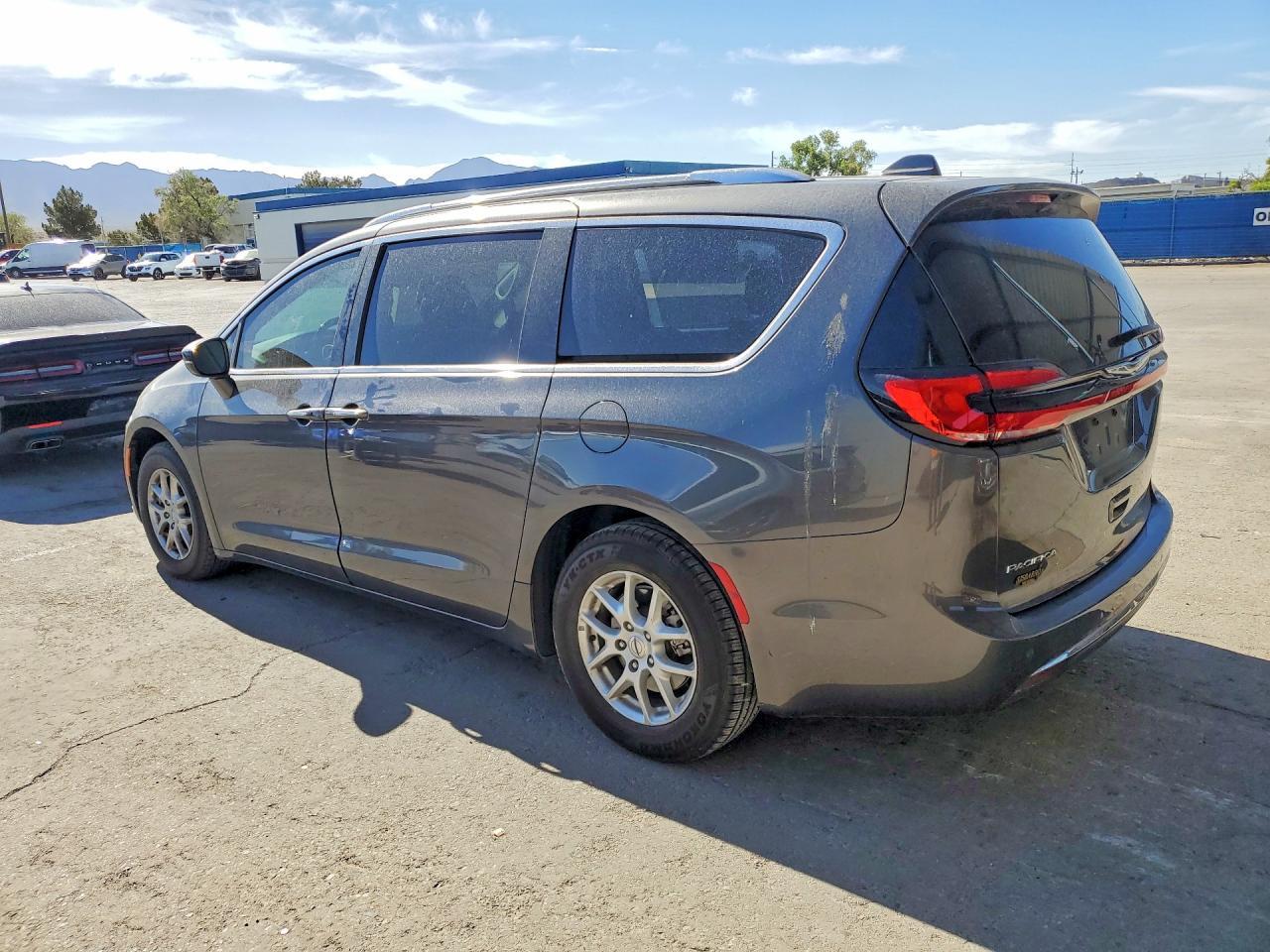 2021 Chrysler Pacifica Lx - Image 2