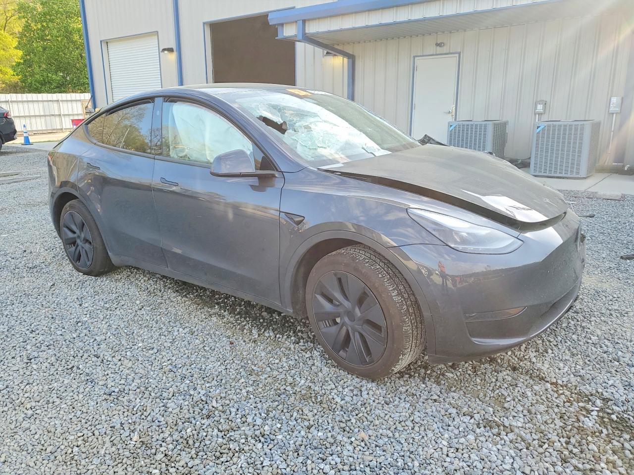 2025 Tesla Model Y - Фото 4