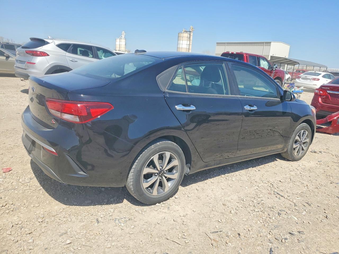 2021 Kia Rio S - Фото 3