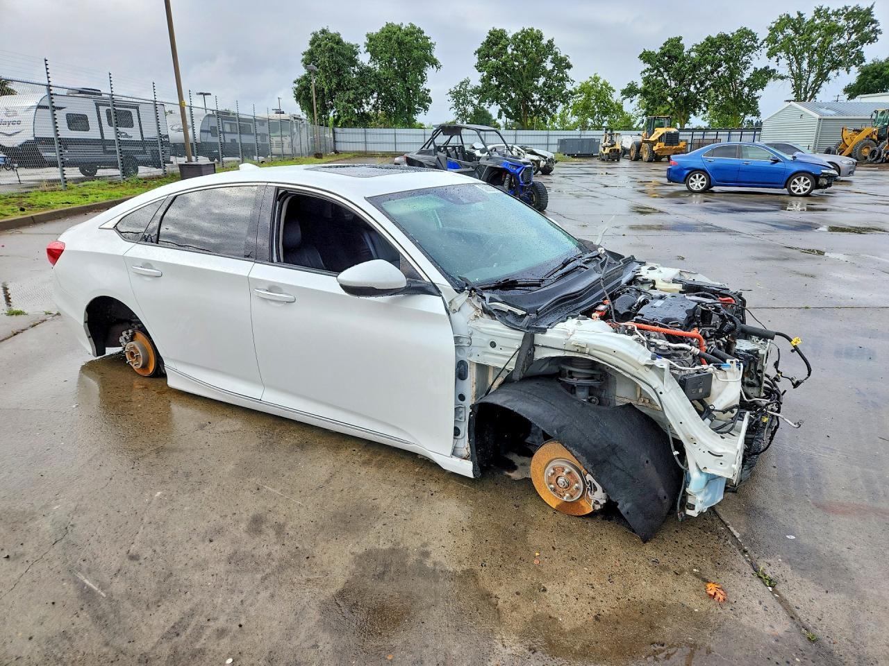 2018 Honda Accord Touring Hybrid - Image 4