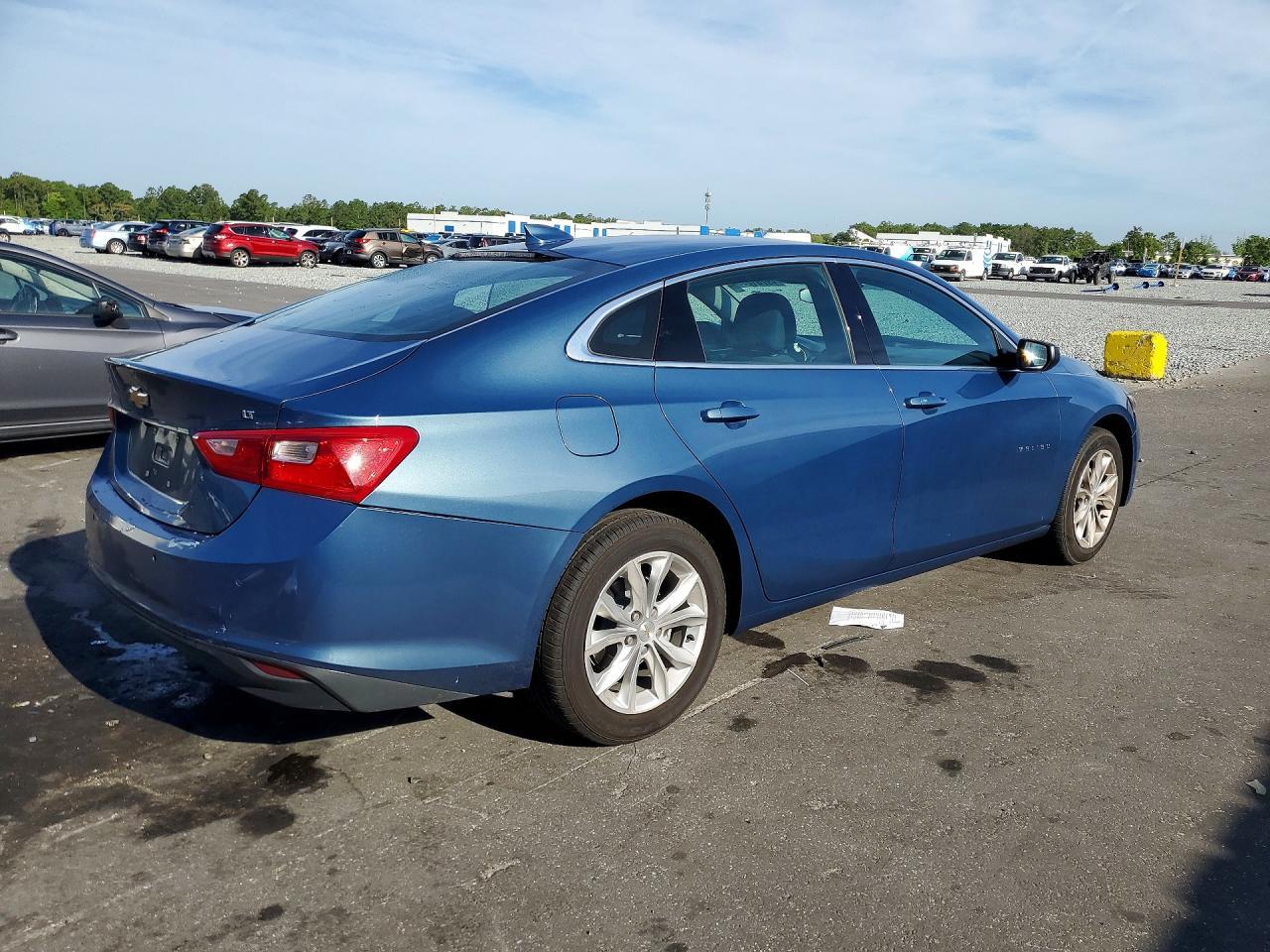 2024 Chevrolet Malibu Lt - Image 3