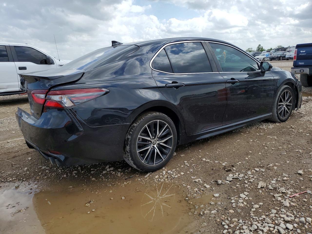 2021 Toyota Camry Se - Image 3