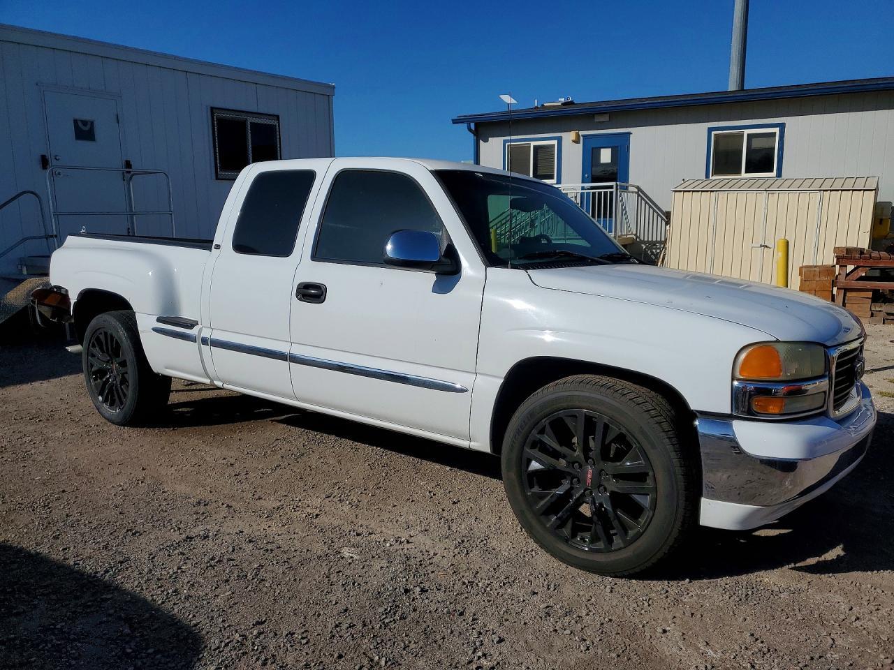 2002 GMC New Sierra C1500 - Image 4