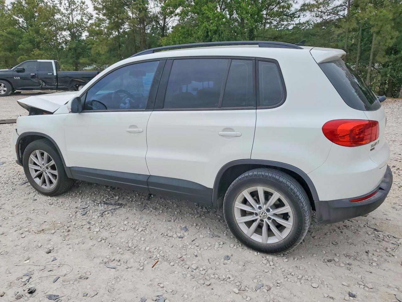 2018 Volkswagen Tiguan Limited - Фото 2