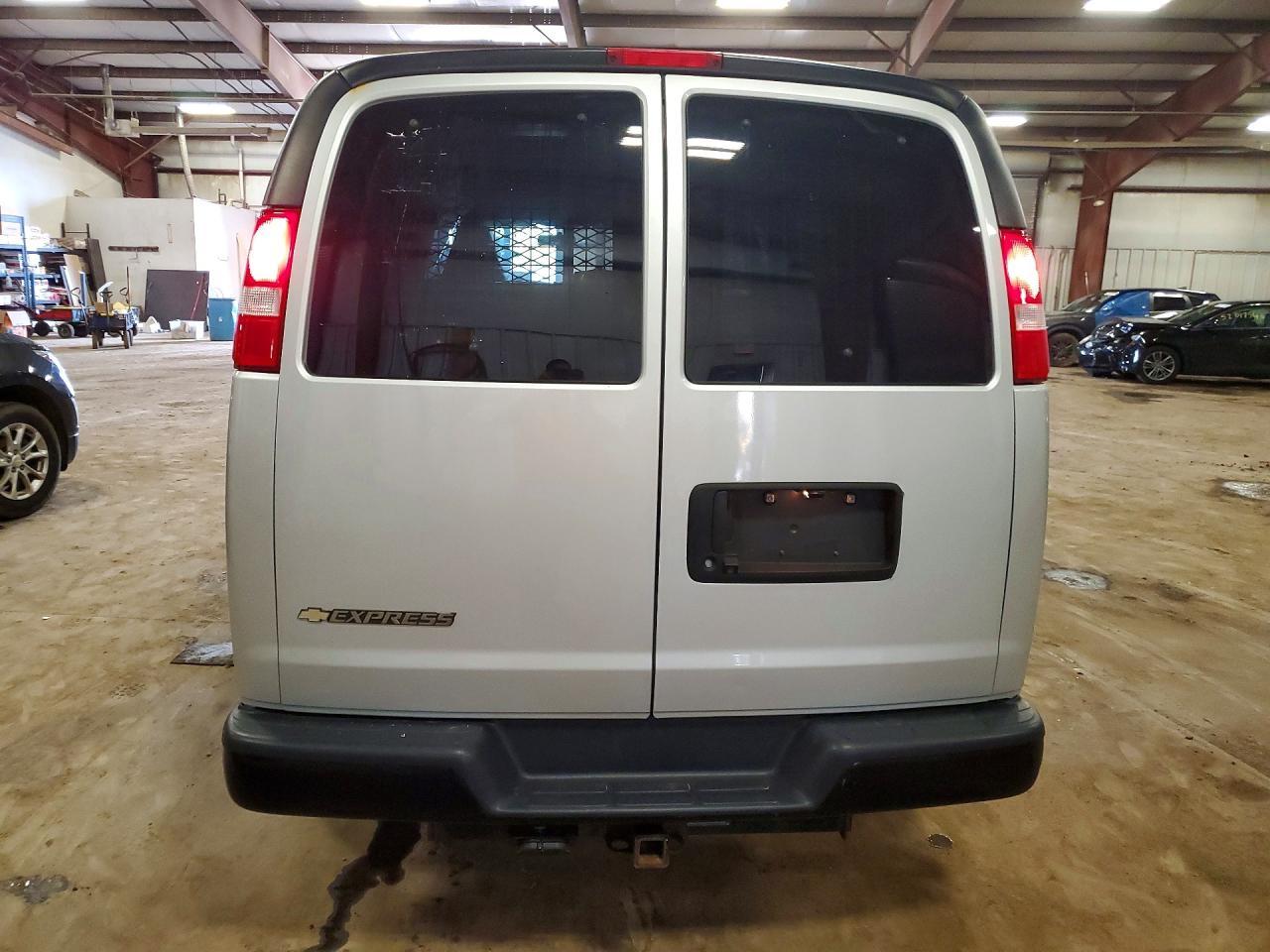 2021 Chevrolet Express G3500 Ls 6.6L V-8 Passenger - Image 6