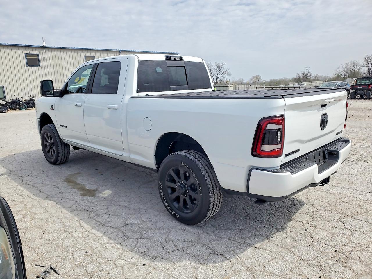 2024 Ram 3500 Laramie - Фото 2