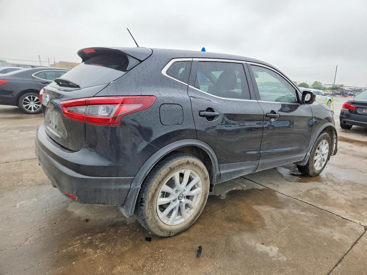 2022 Nissan Rogue Sport S - Фото 3