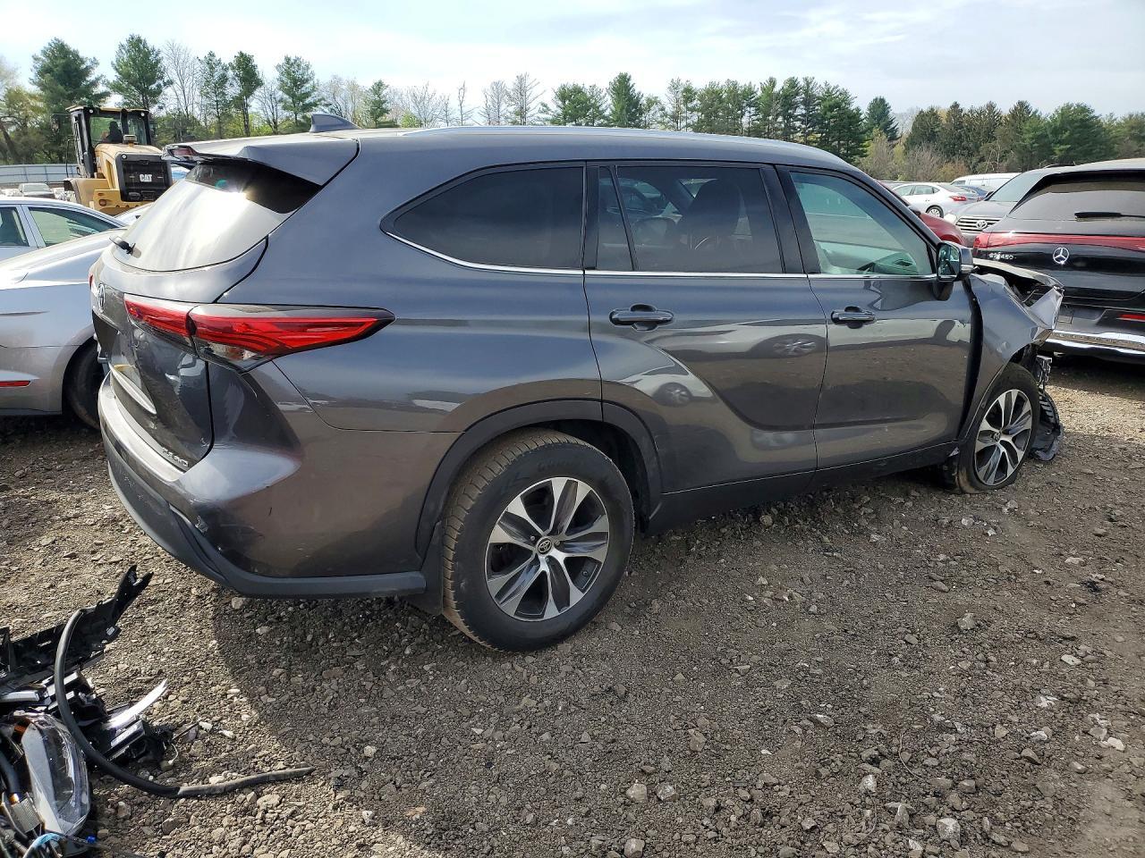 2021 Toyota Highlander Xle - Image 3