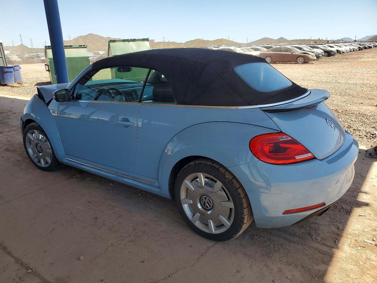 2015 Volkswagen Beetle 1.8T - Фото 2