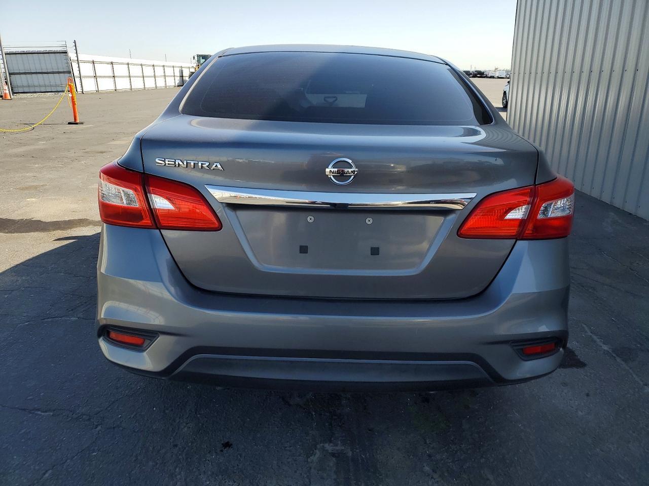 2016 Nissan Sentra S - Фото 6