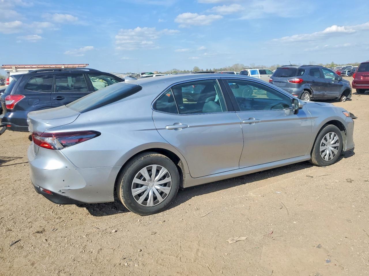 2024 Toyota Camry Hybrid Le - Фото 3