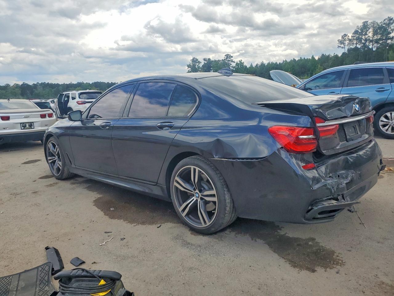 2018 BMW 750 Xi - Фото 2