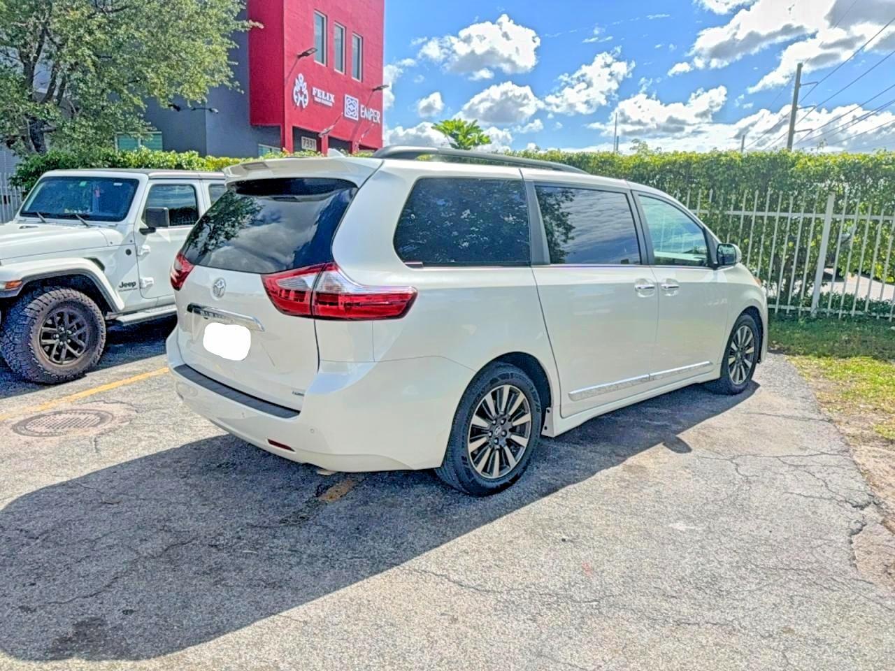 2020 Toyota Sienna Limited Premium 7-Passenger - Фото 4