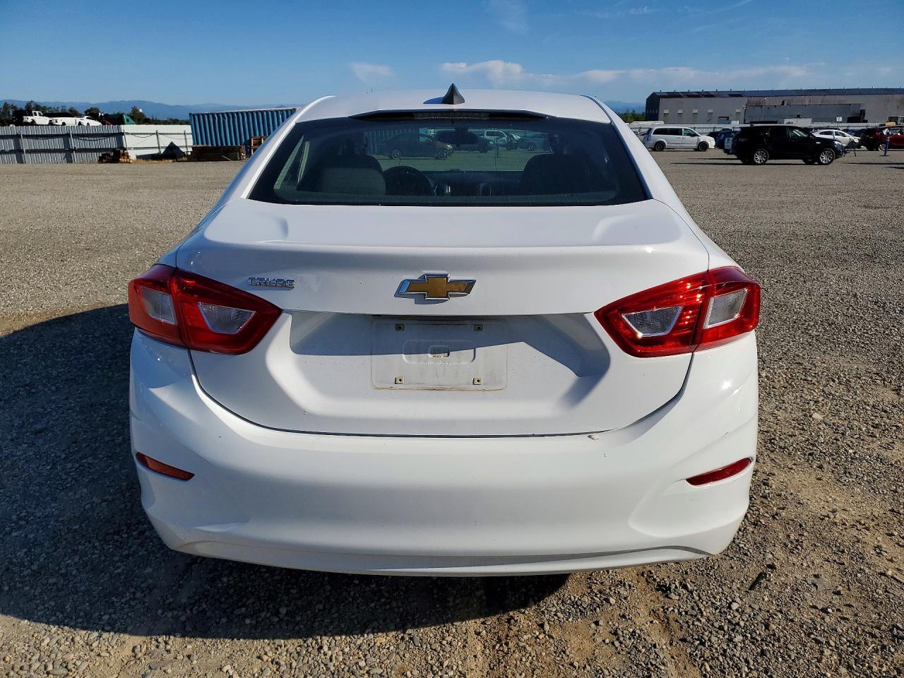 2017 Chevrolet Cruze Ls - Image 6