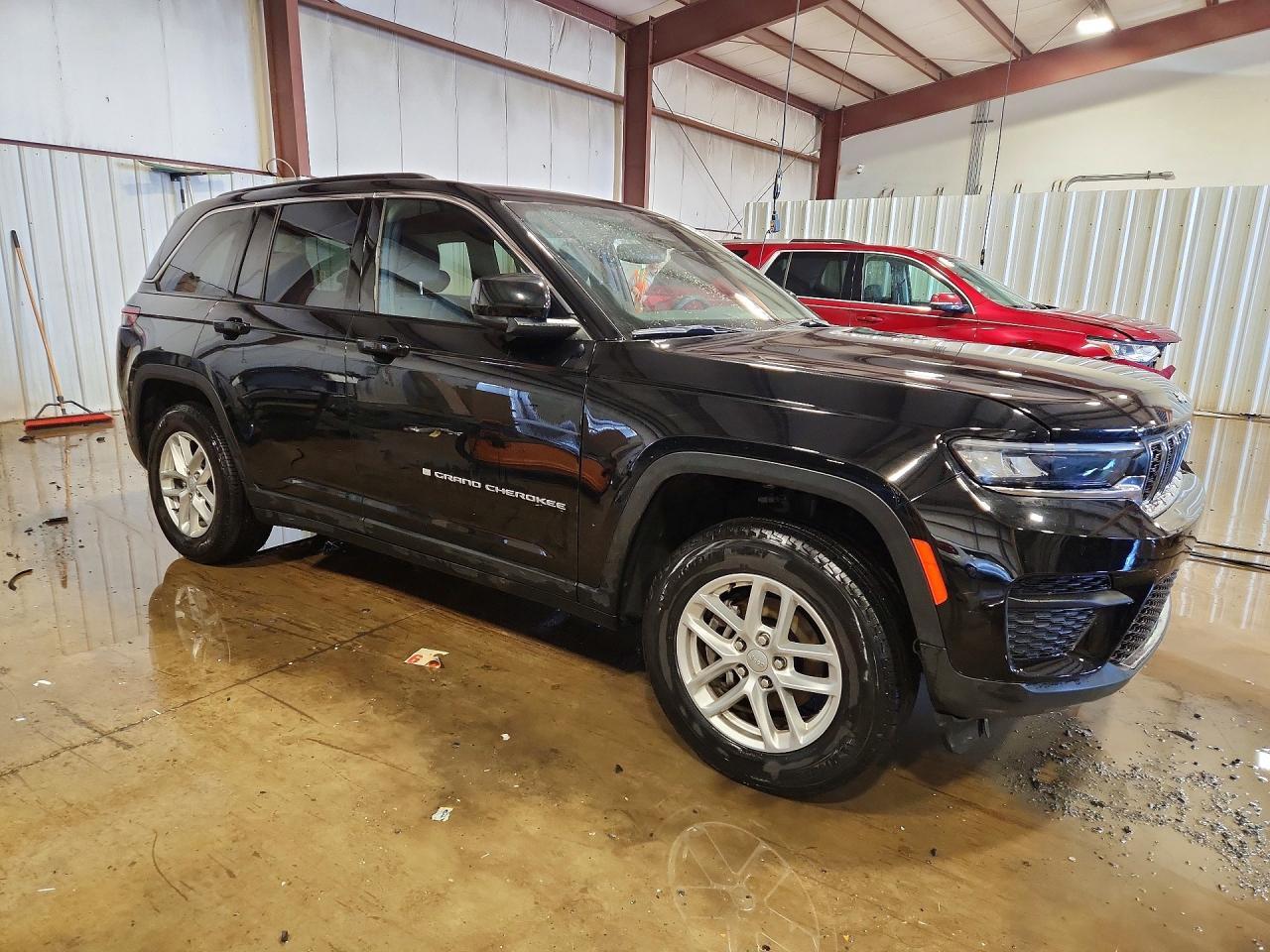 2024 Jeep Grand Cherokee Laredo - Image 4