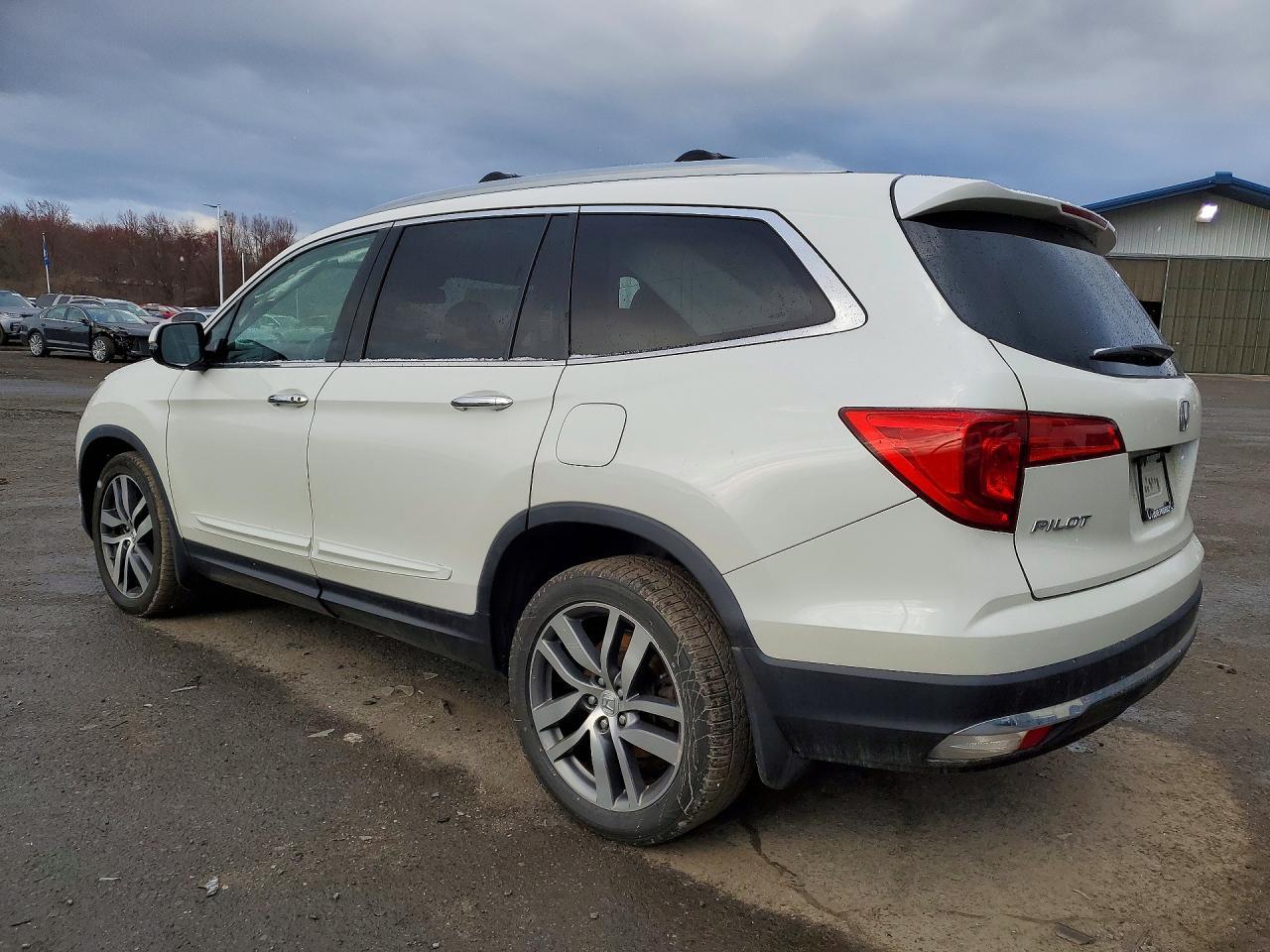 2016 Honda Pilot Elite - Фото 2