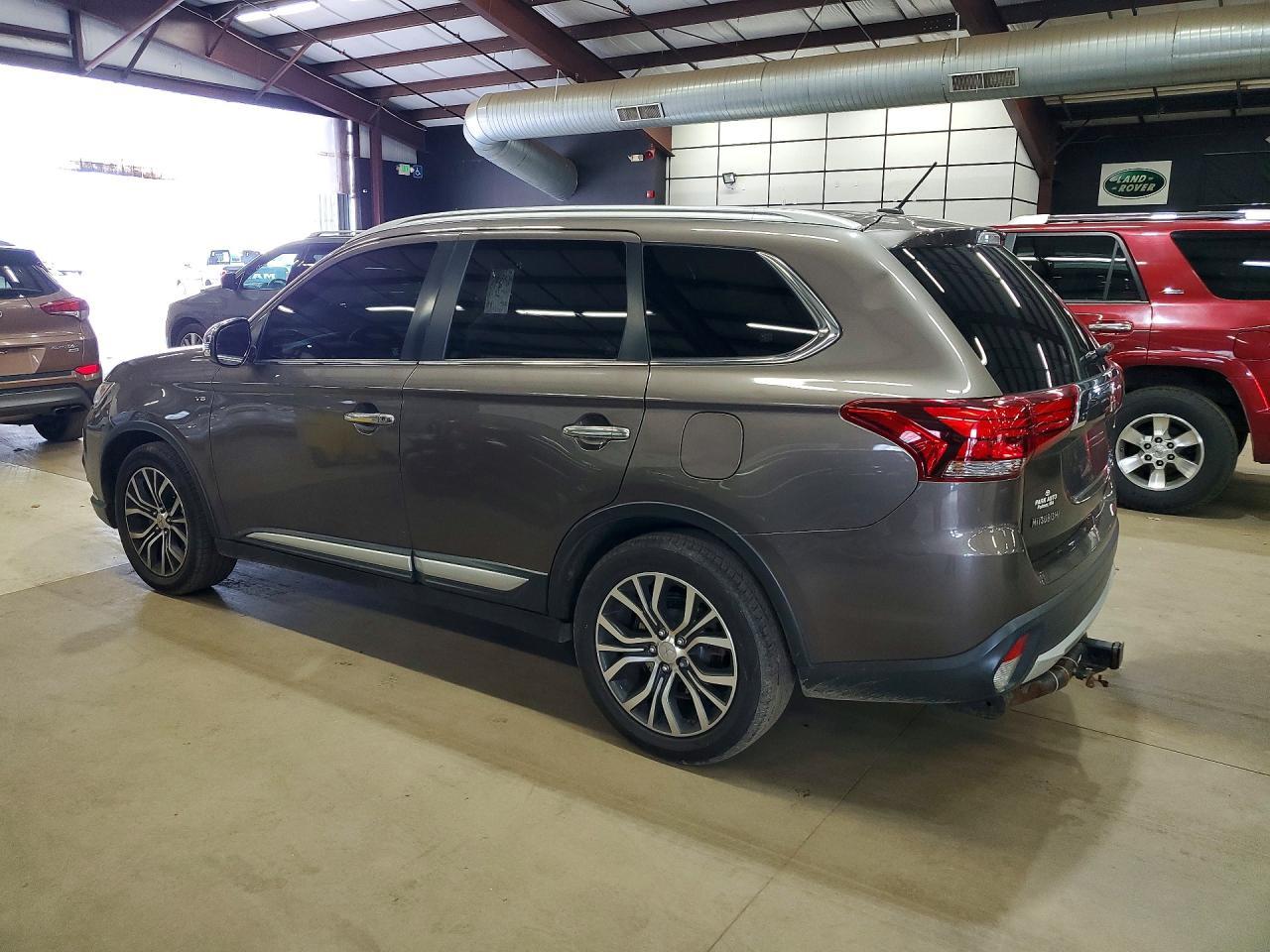 2016 Mitsubishi Outlander - Image 2