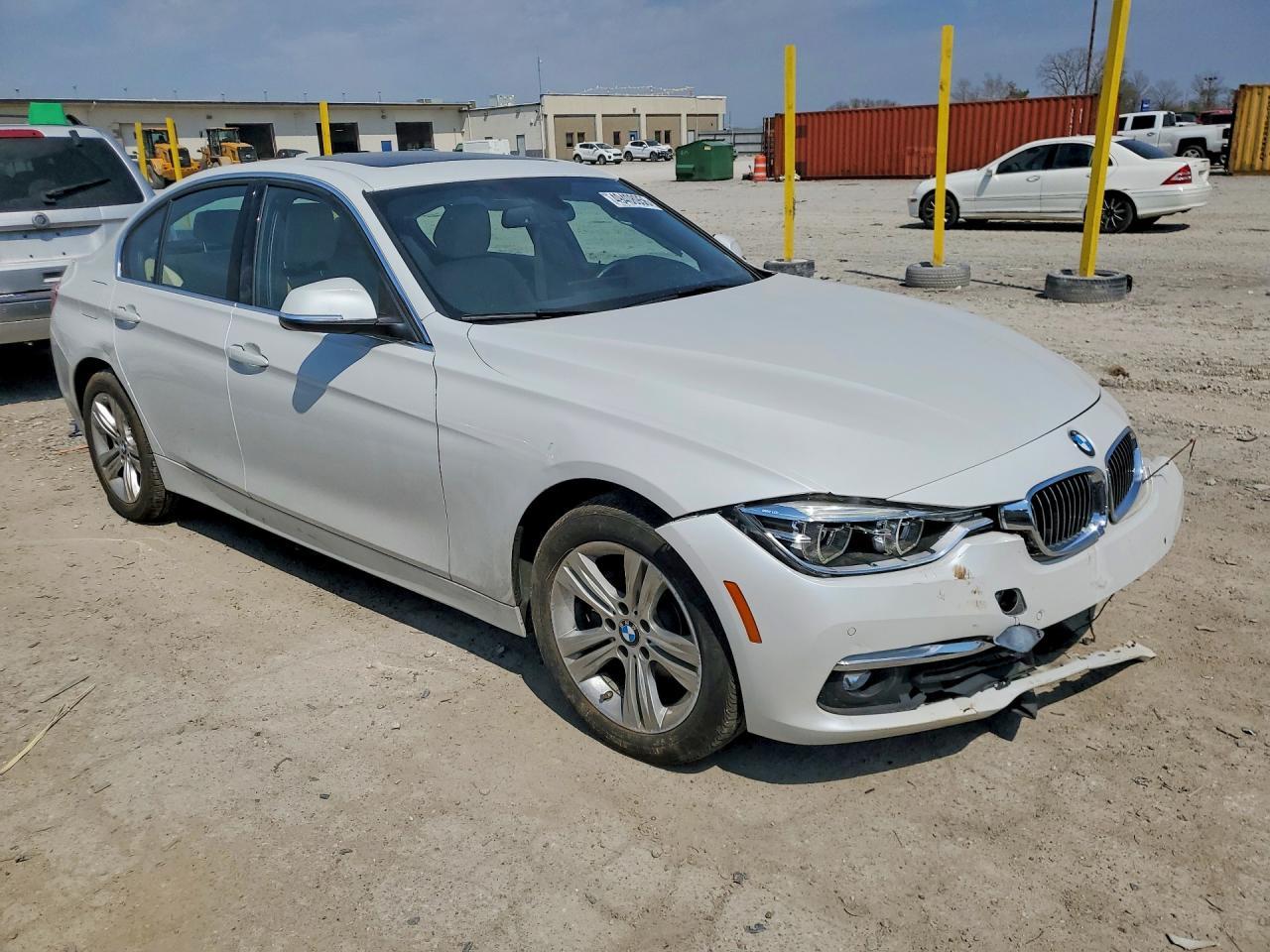 2017 BMW 330 Xi - Фото 4