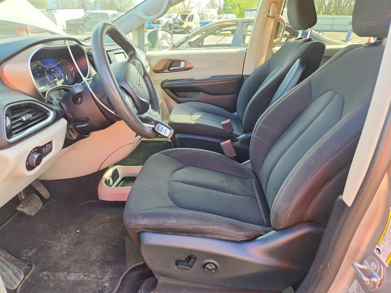 2017 Chrysler Pacifica Lx - Image 7