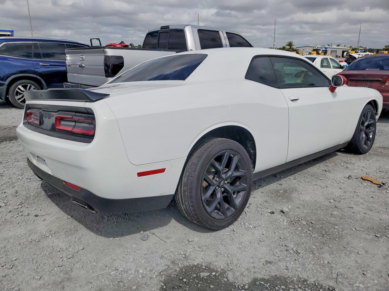 2023 Dodge Challenger Sxt - Фото 3