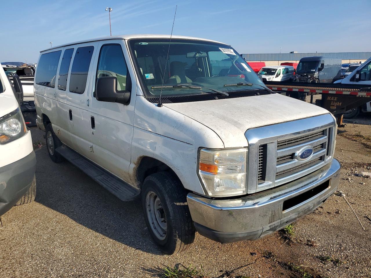 2010 Ford Econoline E350 Super Duty Wagon - Image 4