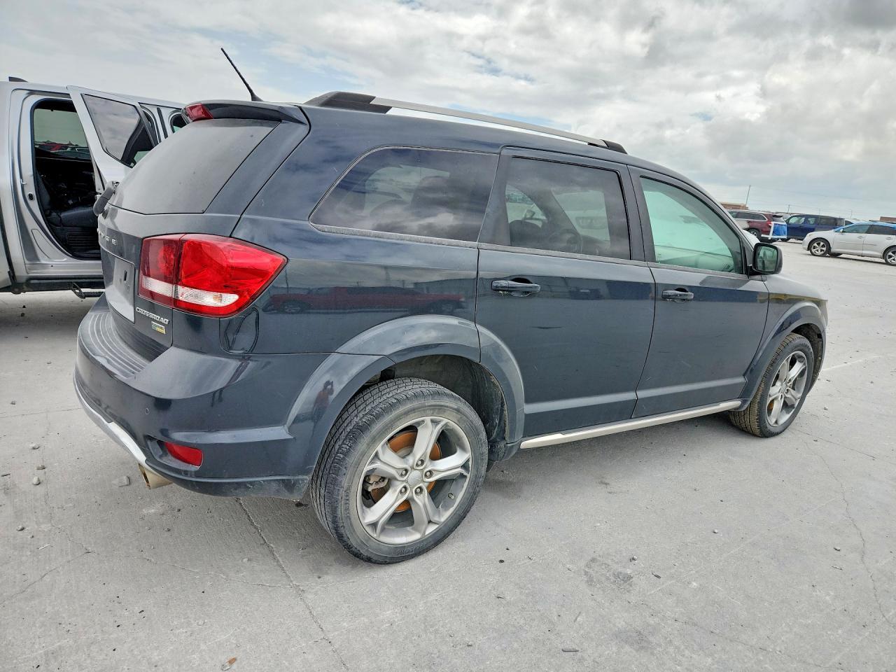 2017 Dodge Journey Crossroad - Image 3