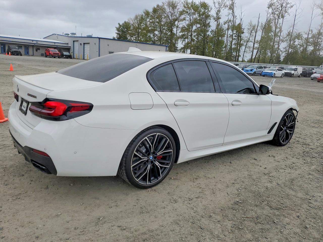 2022 BMW M550Xi - Фото 3